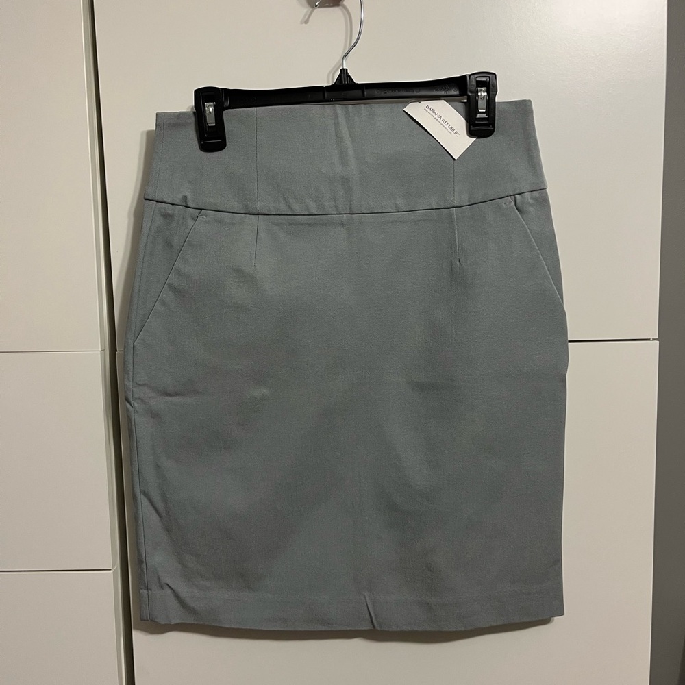 NWT Banana Republic silvery Gray Skirt Size 8